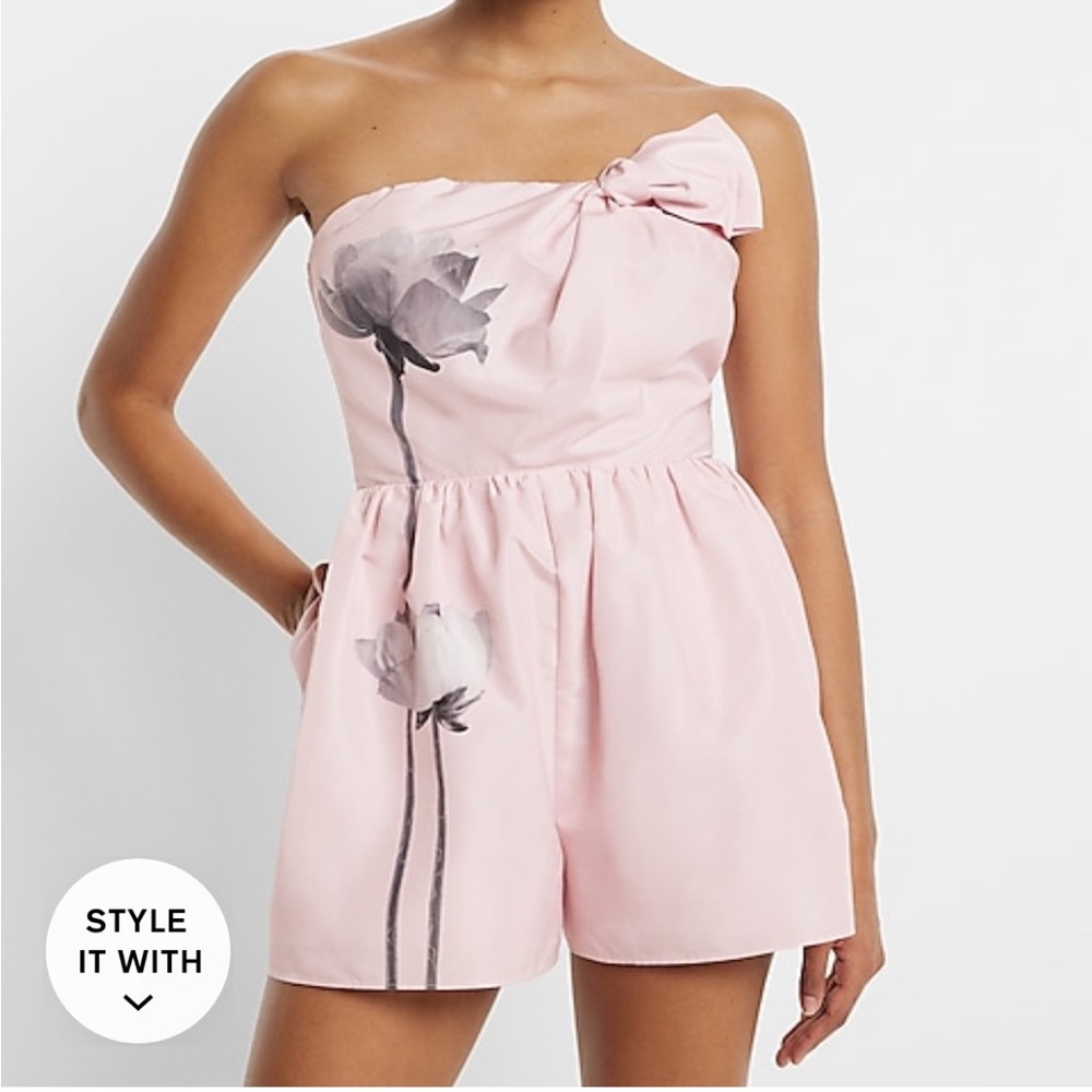 Express pink romper with pockets. Size S